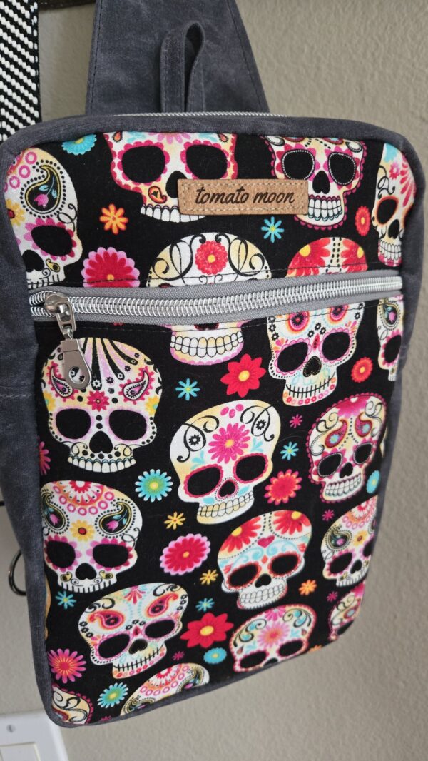 Artemis Sling - Black Sugar Skulls